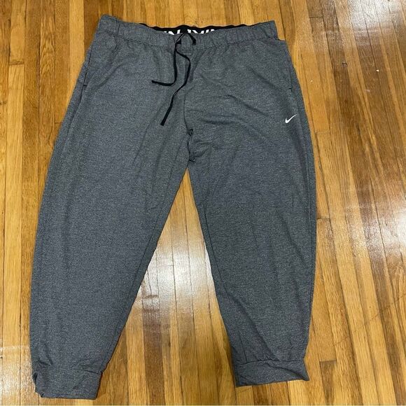 Nike Attack 7/8 Training Pants - Picture 3 of 11